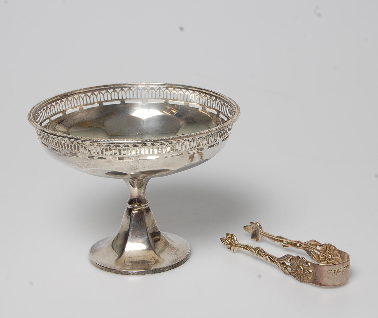 SOCKERSKÅL, SOCKERTÅNG, silver, vikt 99 g.