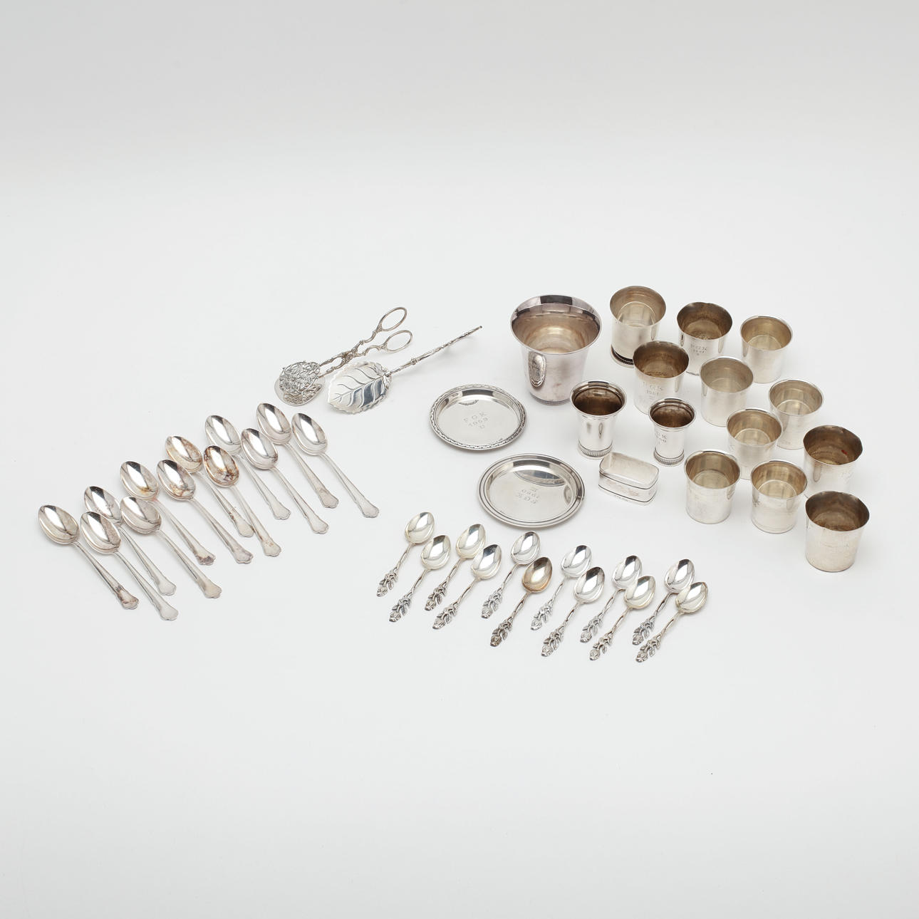 SILVER OBJECTS, 42 pieces. Weight 700 grams.