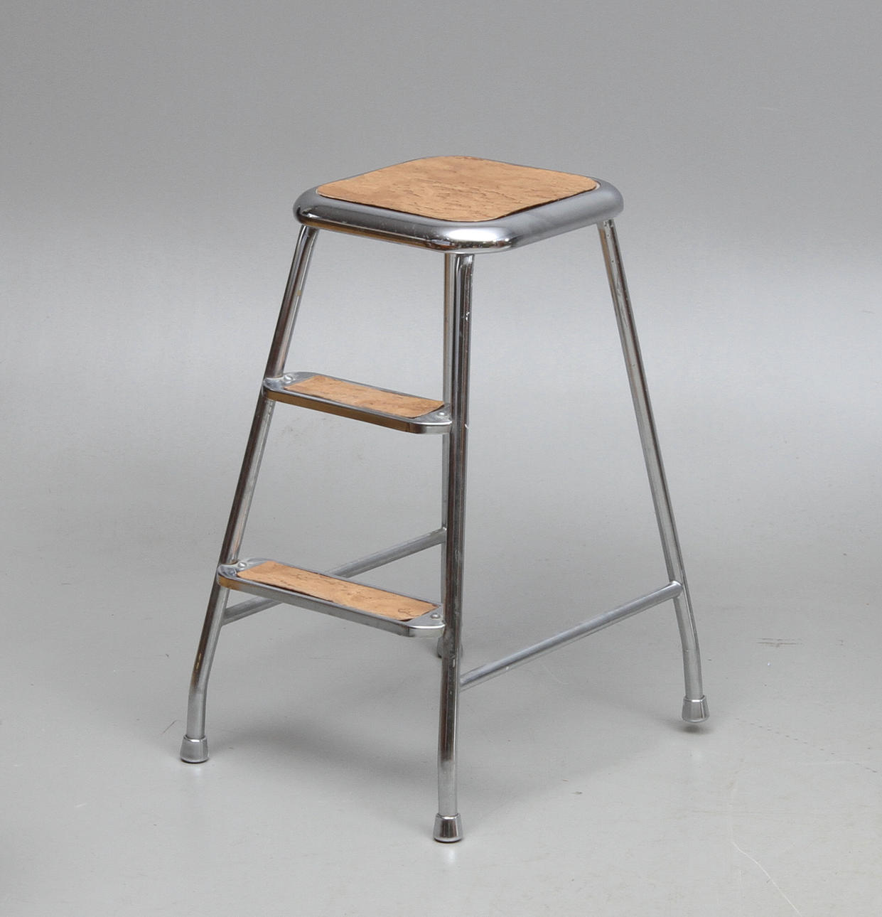 STEGPALL, Lindqvist Verkstads Kontorsmöbler AB.