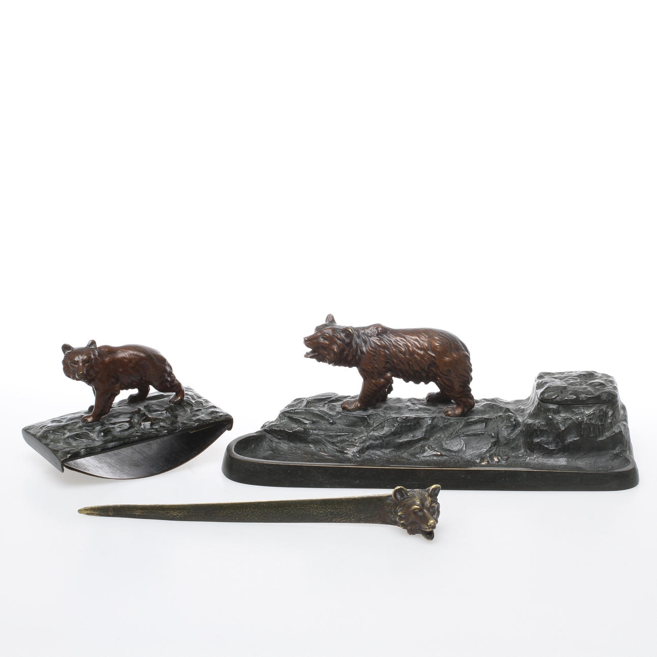 SKRIVBORDSUPPSATS, 3 delar, omkring 1900.