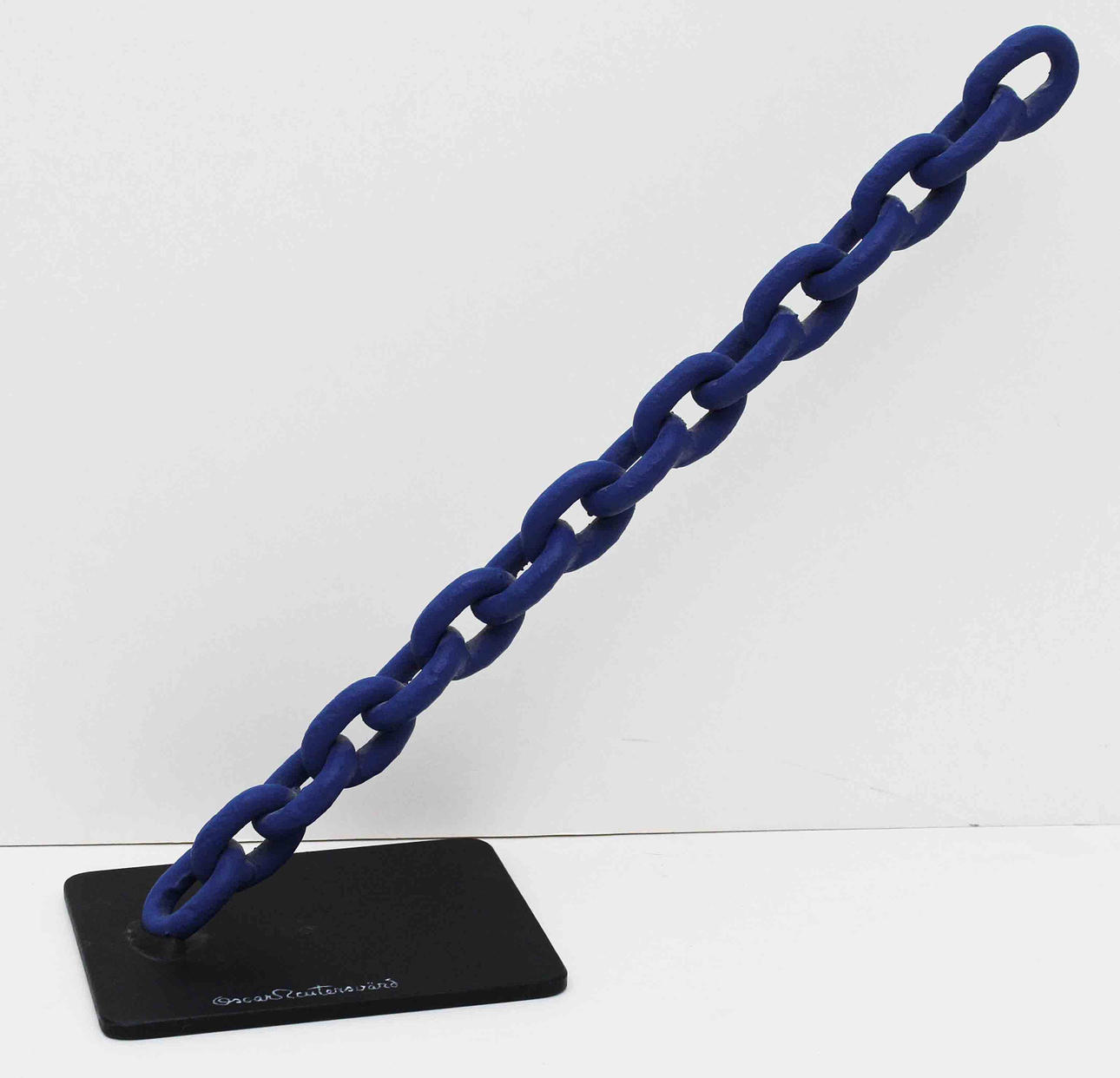 OSCAR REUTERSVÄRD. Blå kätting. Skulptur, bemålat järn. Signerad.