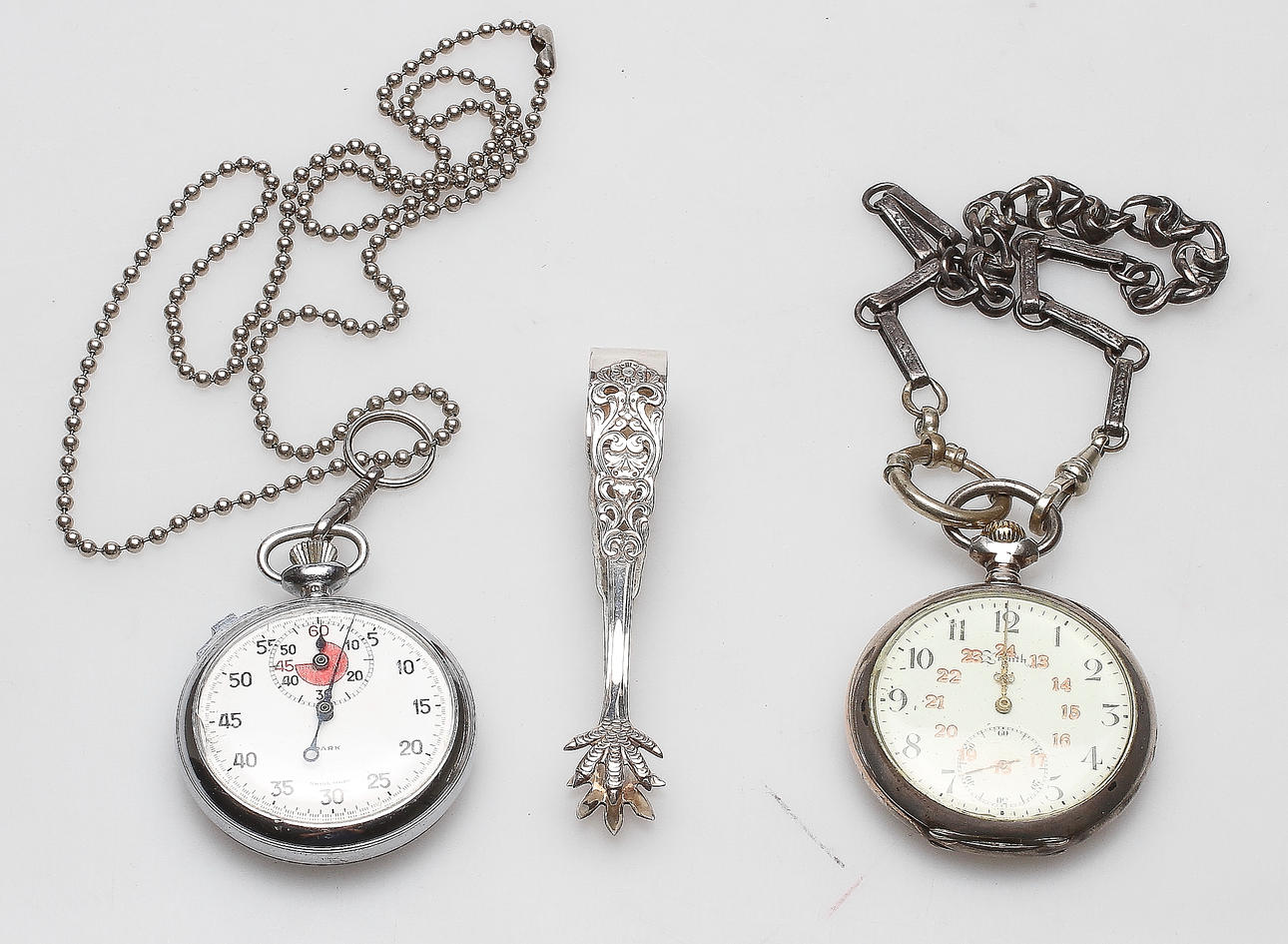 FICKUR, 2st med kedja samt sockertång i silver.