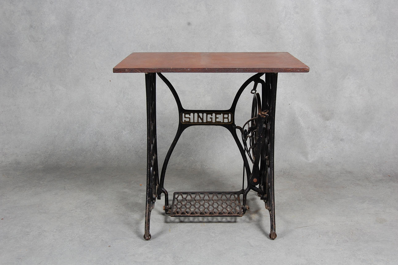 SYMASKINSUNDERREDE / BORD, Singer.