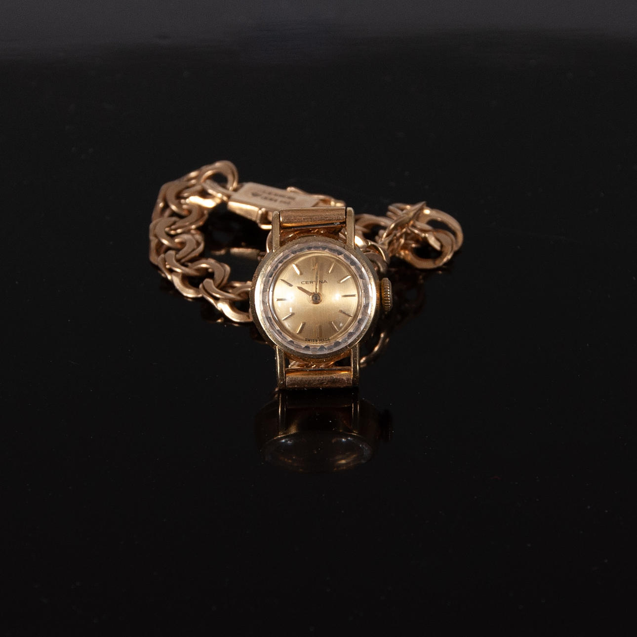 CERTINA. Guldklocka 18 k, dam.