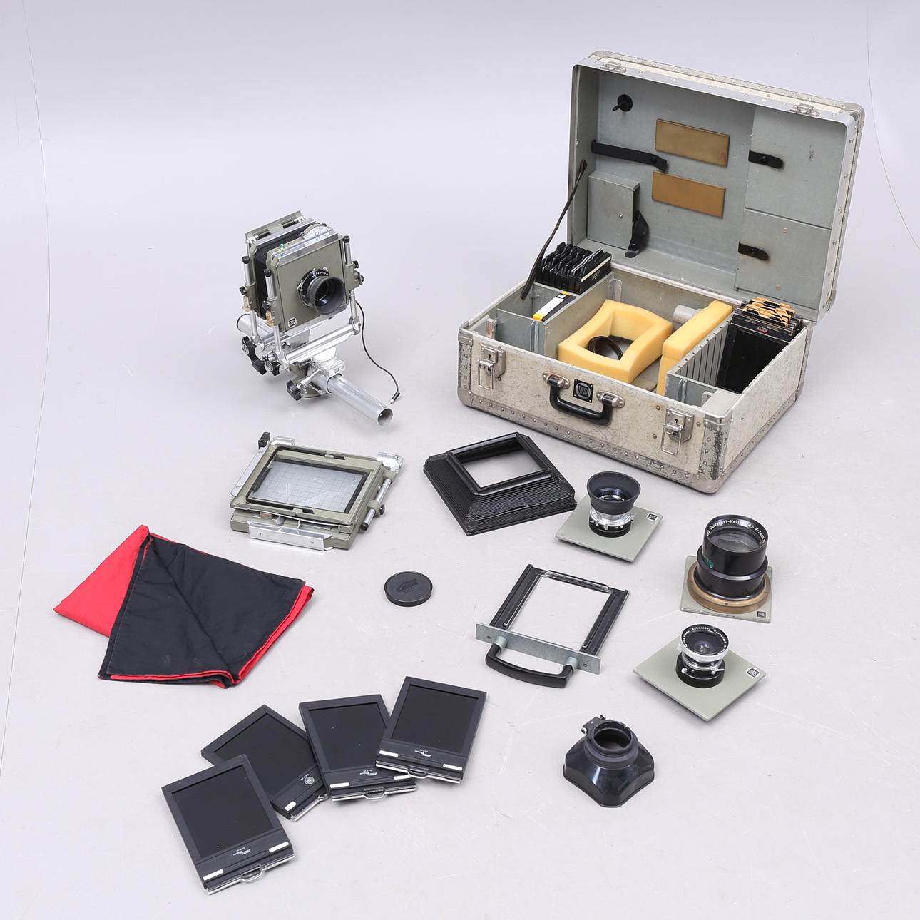 STORFORMATKAMERA, Sinar, med taske og tilbehør, 1900-tallet.