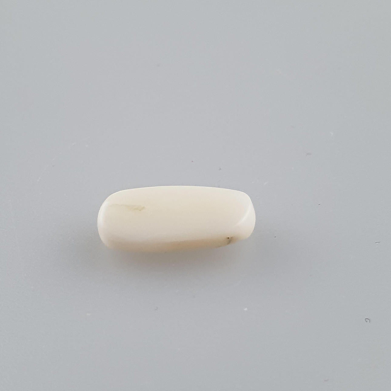 Vit korall sten, 5,10 karat.