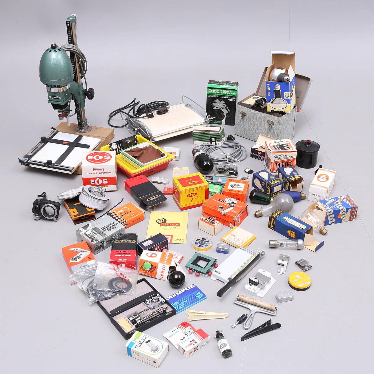 DUNKELRAUM UND ENTWICKLUNGSGERÄTE, großes Ein Menge.