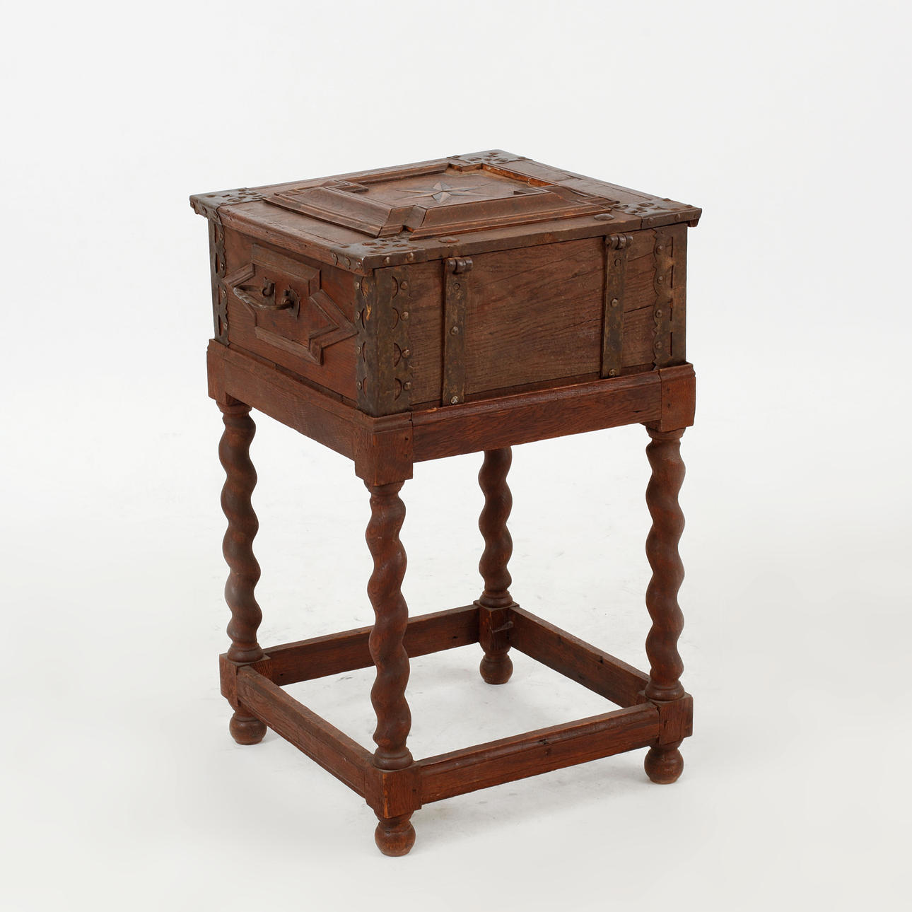 COFFIN, Baroque, 16th-17th century.