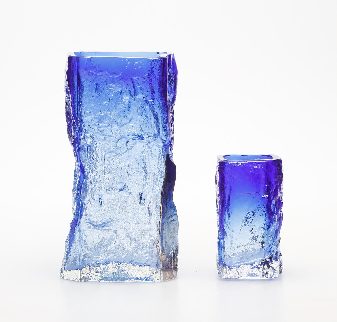 VASER, 2 st, glas och silver, Kai Blomqvist, Kumula Oy, Finland, 1900-talets andra hälft.