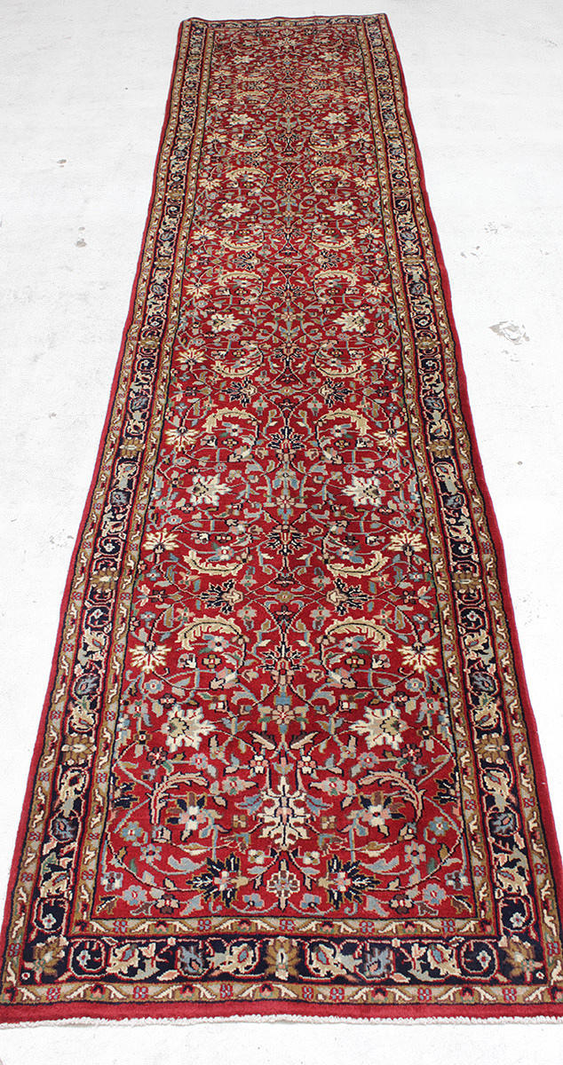 MATTA, Orientalisk, Saruk, gallerimodell, 365 x 80 cm.