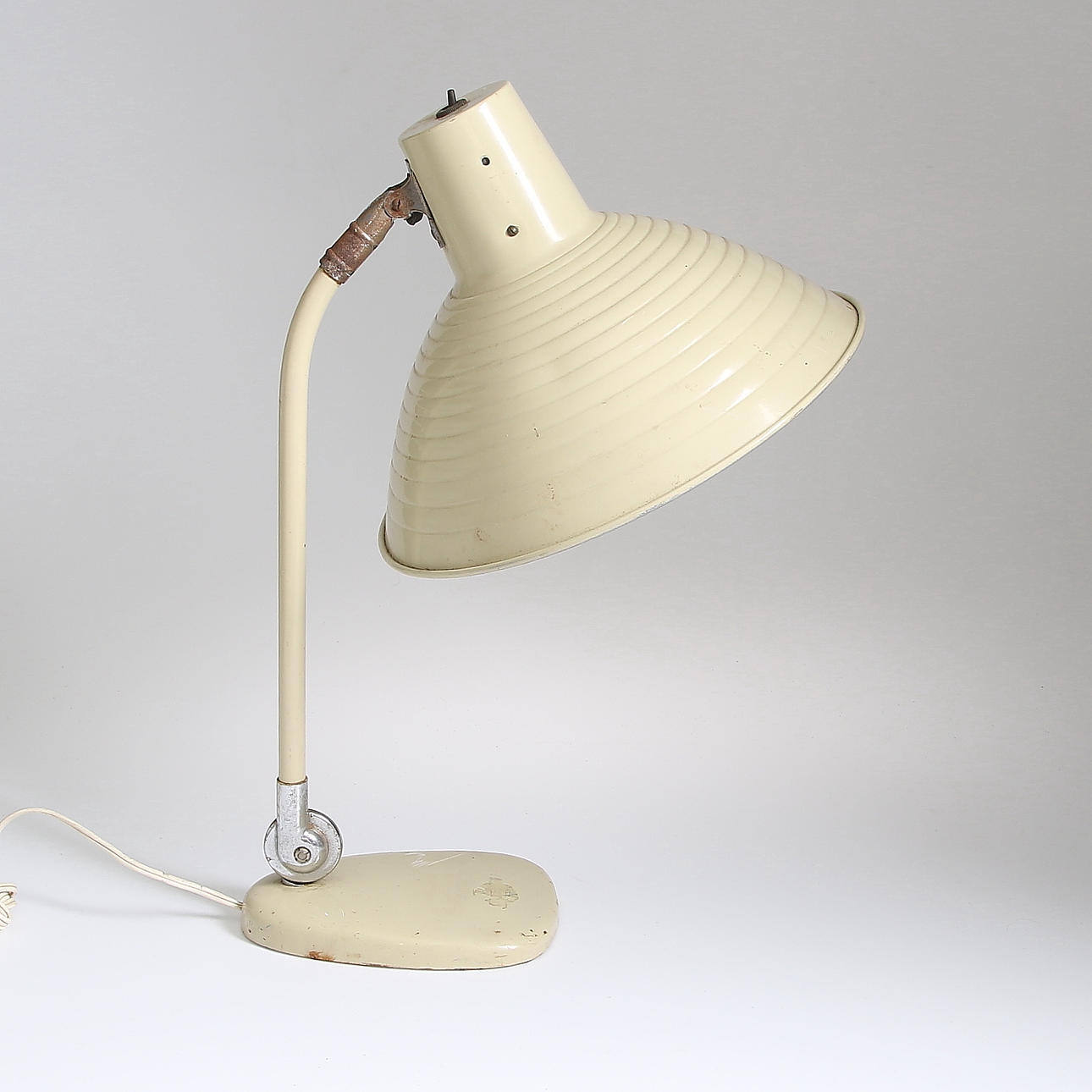 BORDSLAMPA, industri. 1900-talets första hälft.