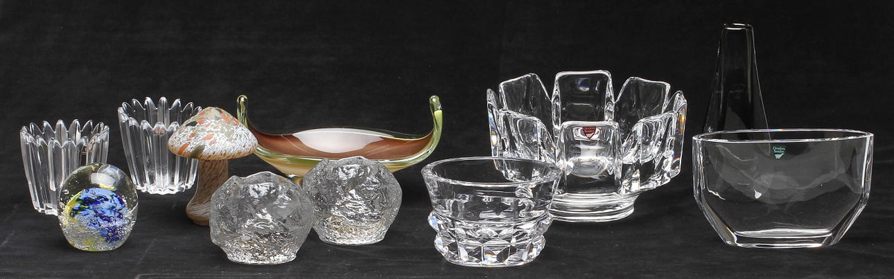 GLASFÖREMÅL, 11 delar, bl.a. Orrefors, Iittala.