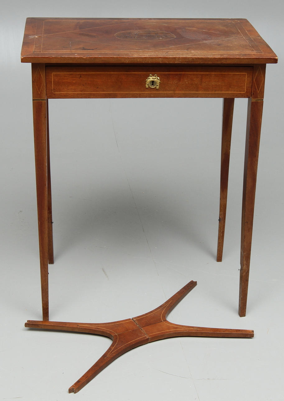 DAMARBETSBORD, gustaviansk stil, tidigt 1900-tal.