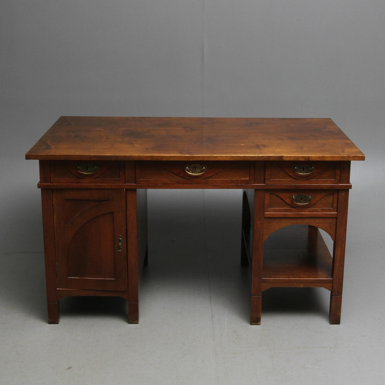 SKRIVBORD, jugend, 1900-talets första hälft.