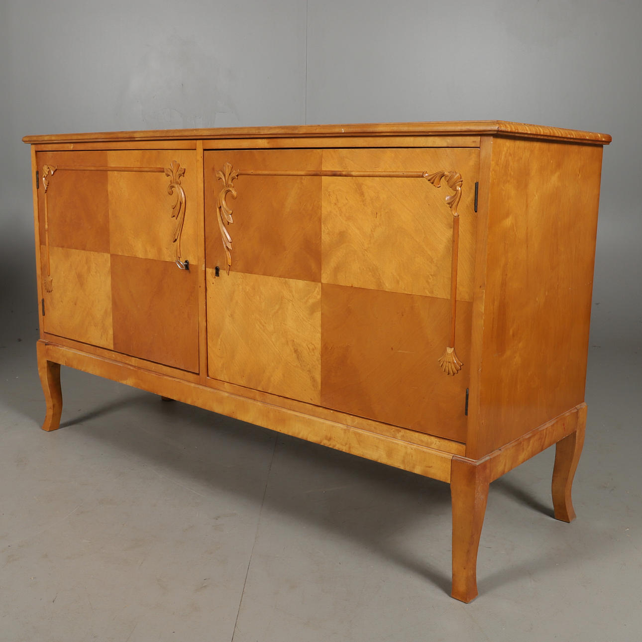 SUOKI, koivu intarsialla, 1940-luku.