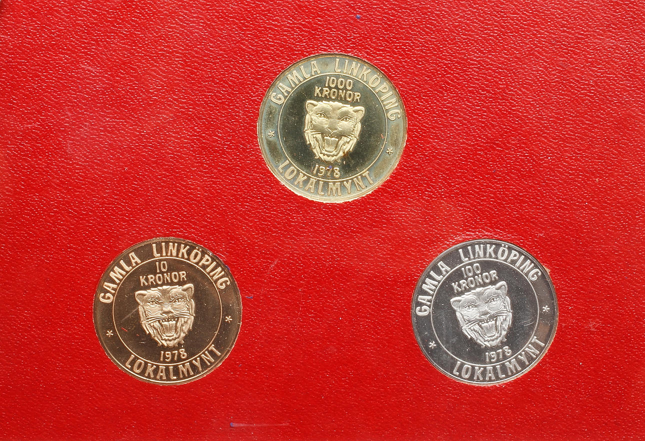 LOKAL MYNT, Linköping, 3 st, guld 18k, silver samt metall.