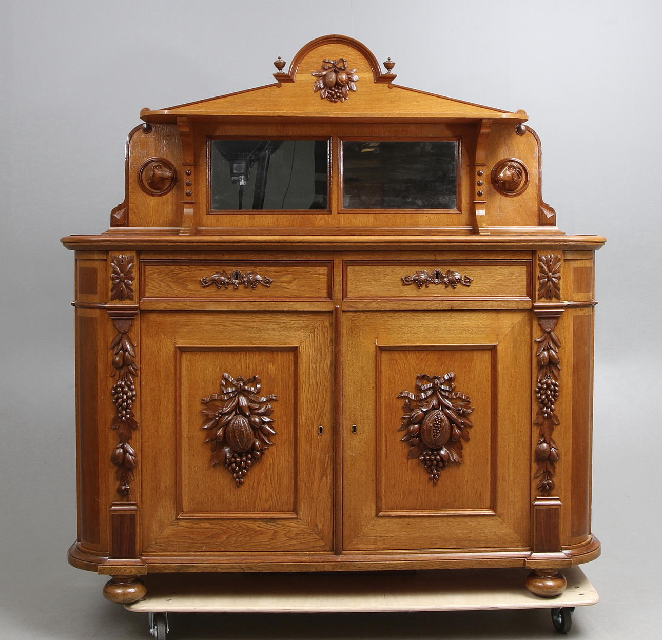 SPEGELSKÄNK, herrggårdsmodell, 1900-talets första kvartal.