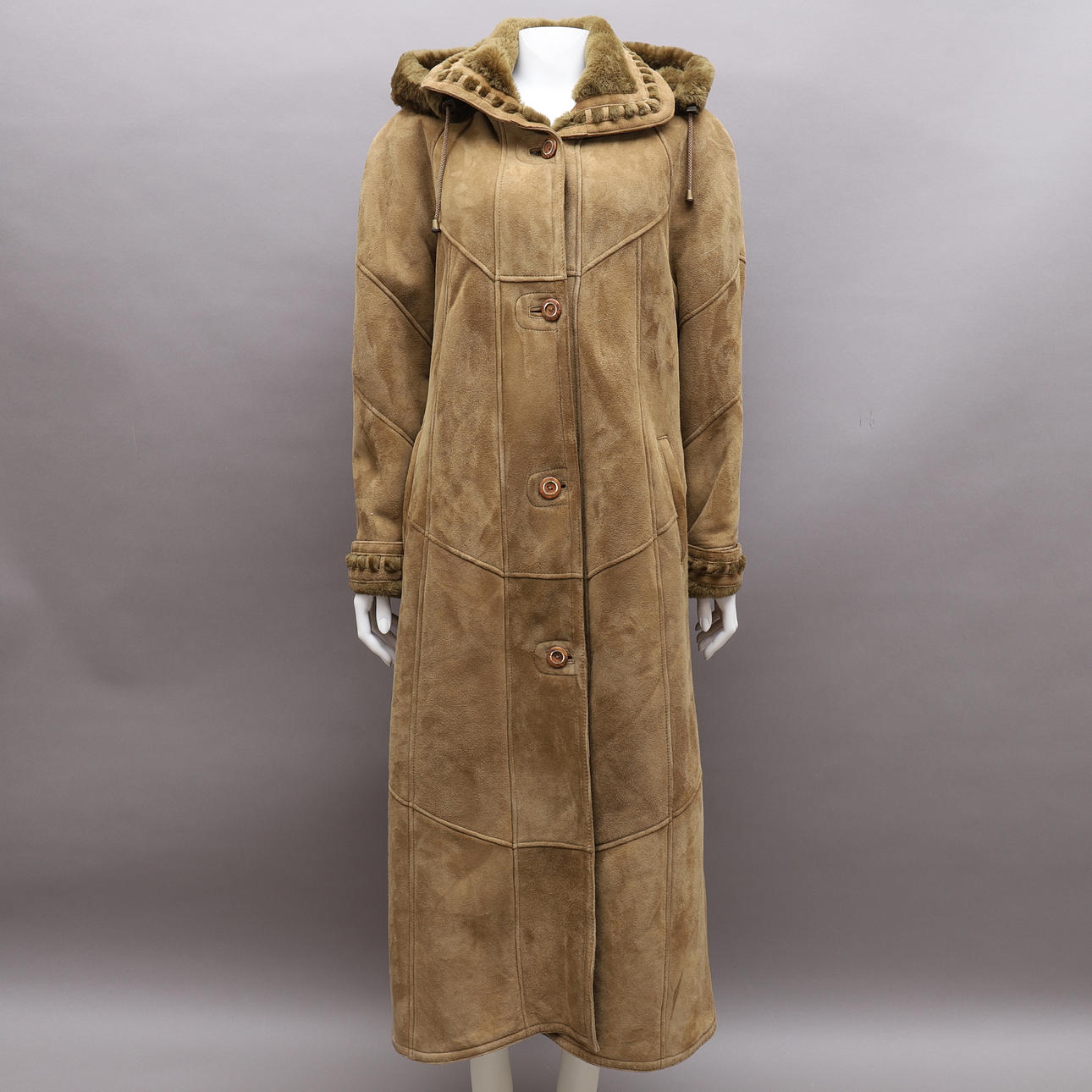 MANTEL, Wildleder & Fell.