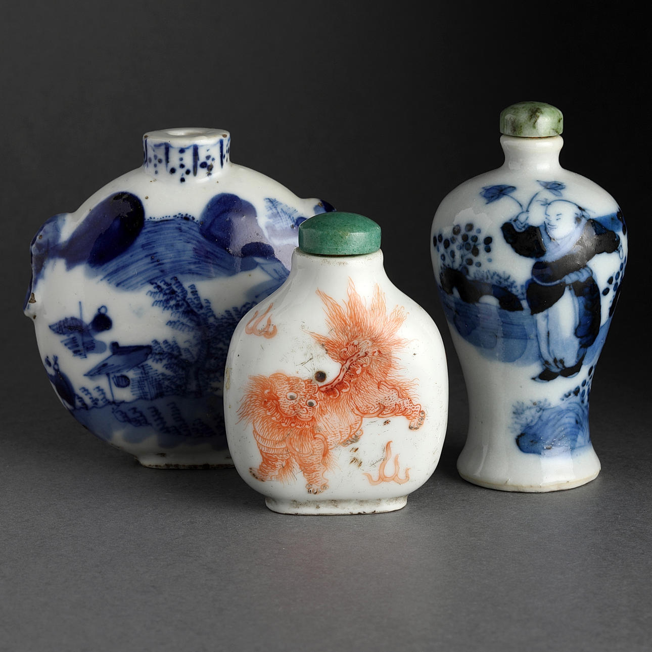 SNUSFLASKOR, 3 st., porslin, Kina, Qing, 1900-tal.