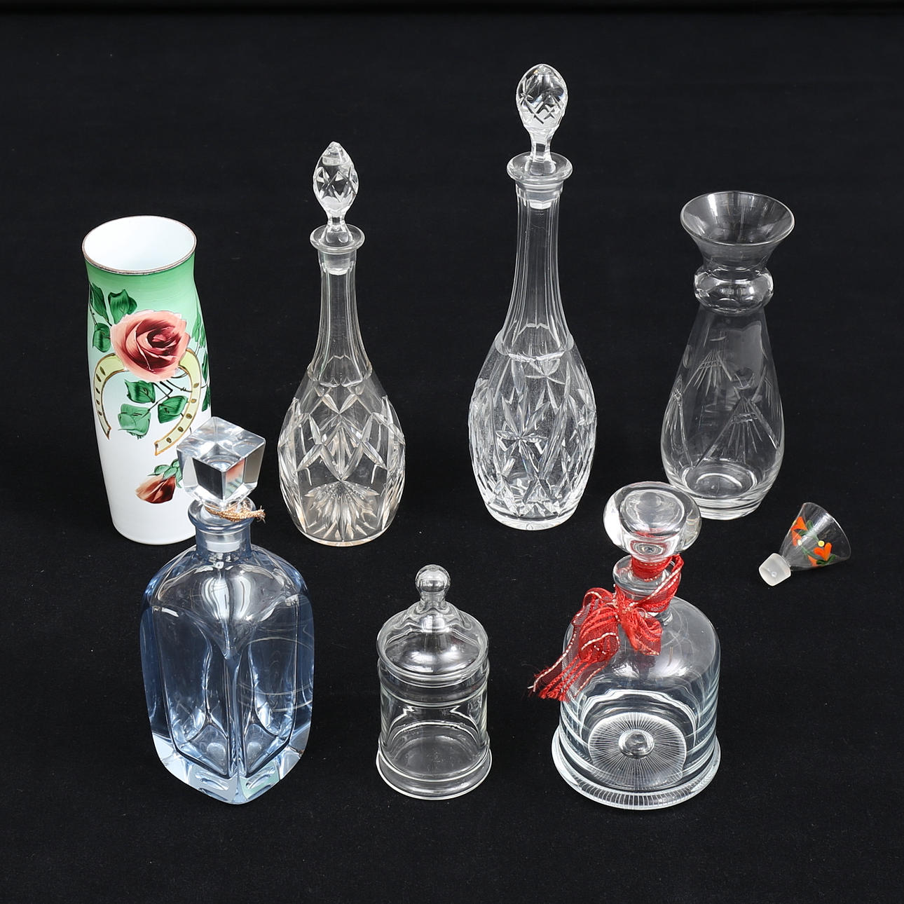 GLAS, 7 delar, bl.a flussvas, proppflaskor m.m, 1900-tal.