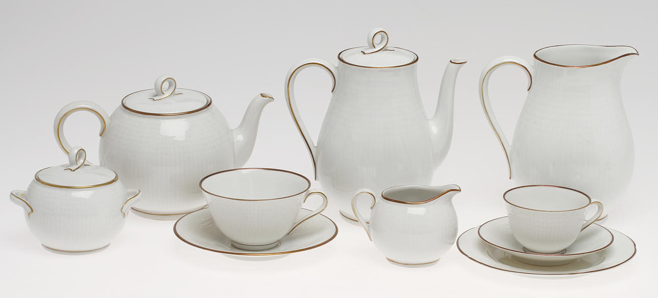 SERVIS, ca 69 delar, porslin, Swedish grace med guldkant, Rörstrand.