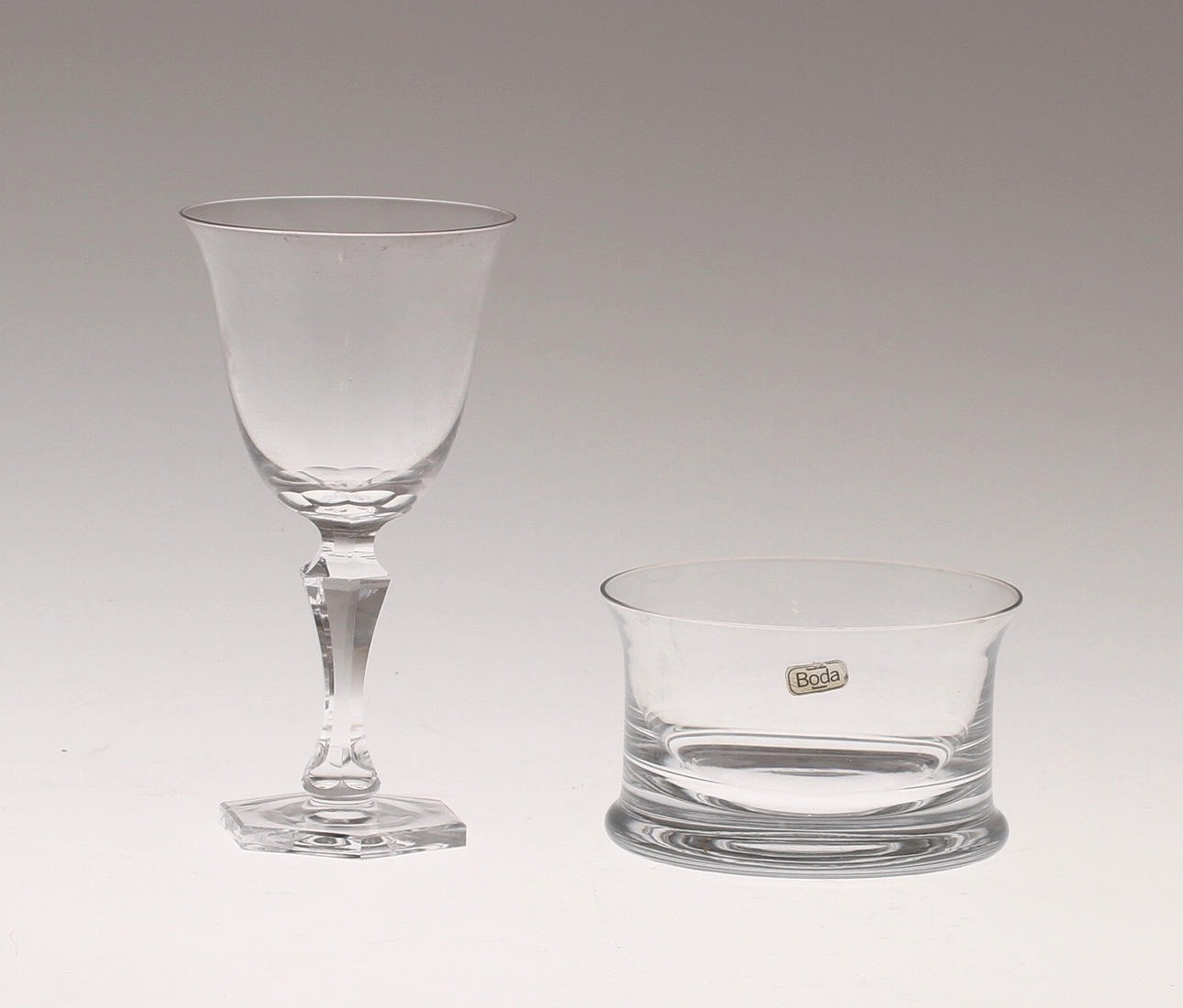 VINGLAS 8 st samt SKÅLAR 4 st glas, 1900-tal.