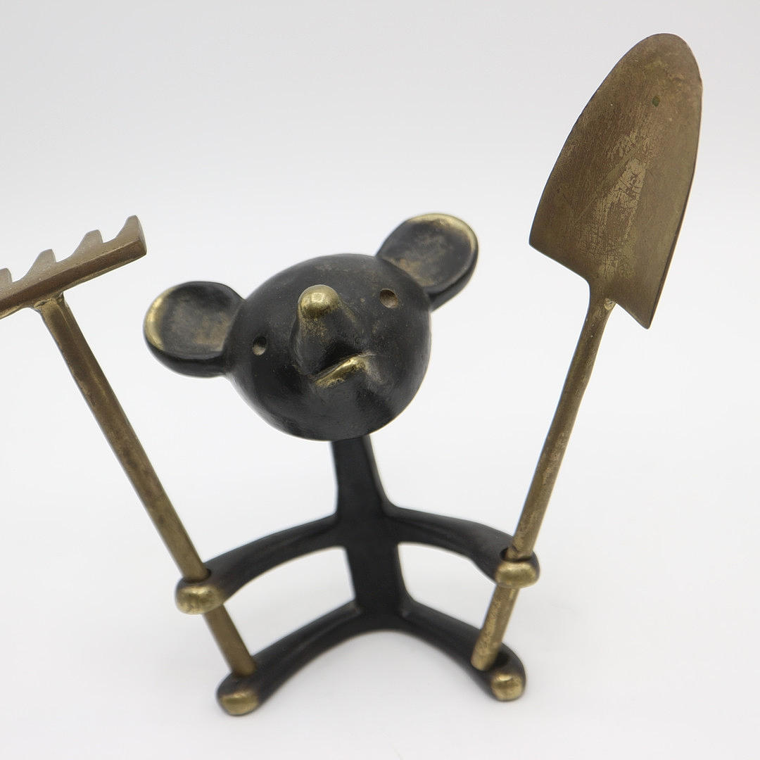 WALTER BOSSE. BÄR MIT WERKZEUG BRONZE.
