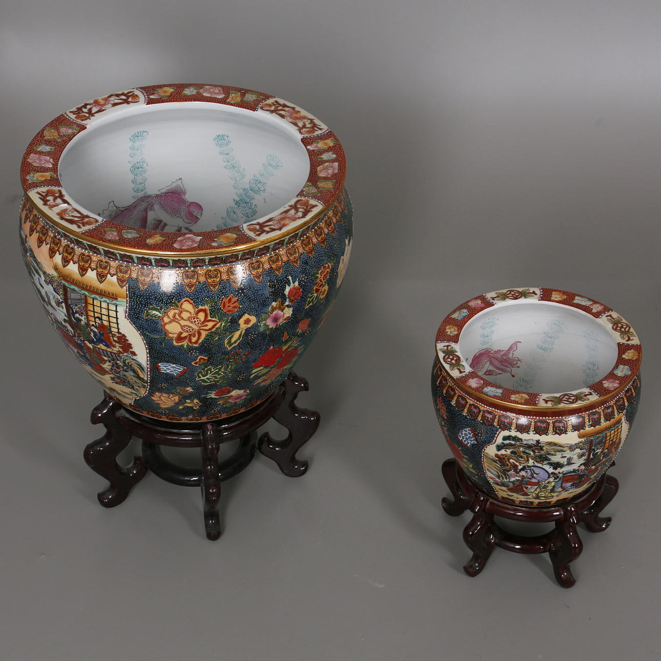 FISKDAMMAR, 2 st. Keramik, Japan,1950-tal.