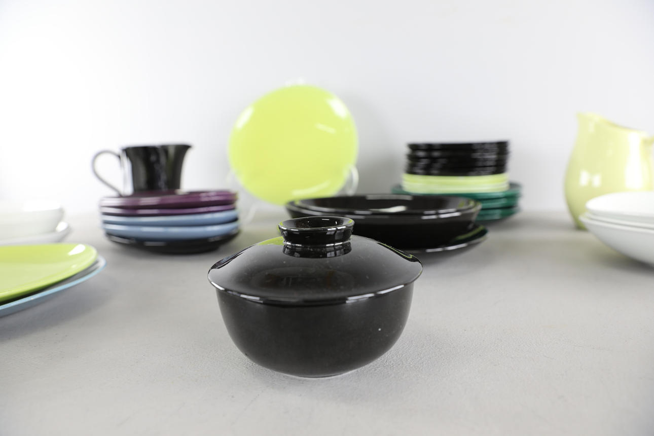 STIG LINDBERG. Dining set, flint porcelain, 