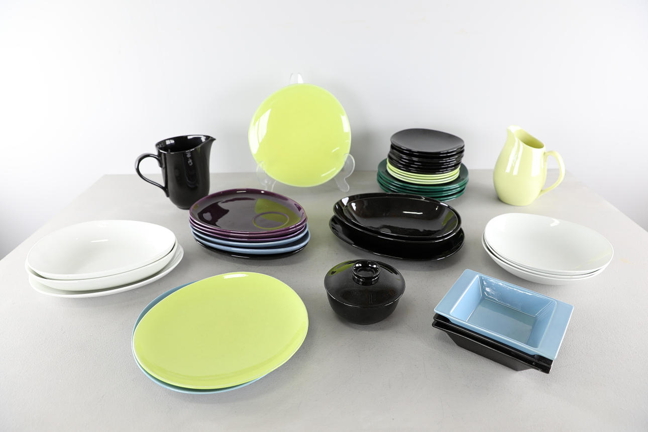 STIG LINDBERG. Dining set, flint porcelain, 