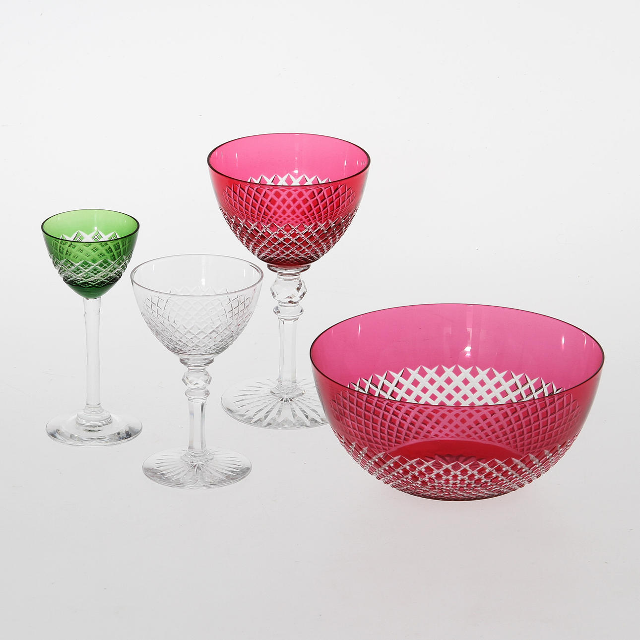 GLASSERVIS, 41 delar, delvis färgad glasmassa, slipad dekor, 1900-tal.