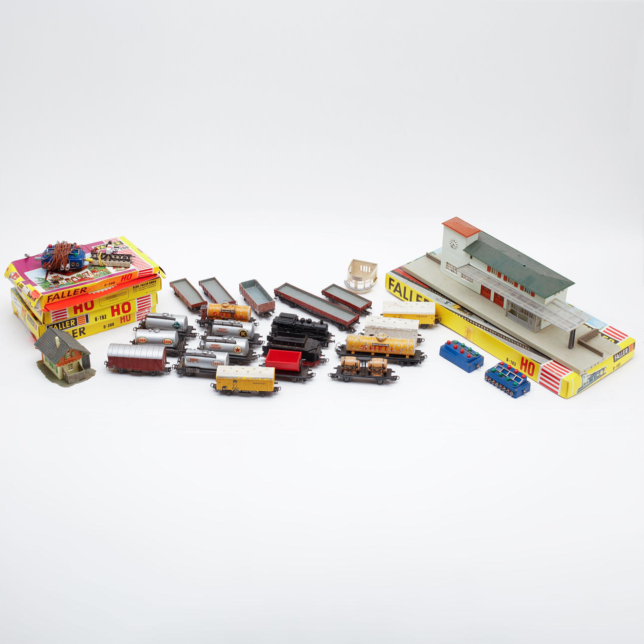 MÄRKLINDELAR & FALLERBYGGSATSER.