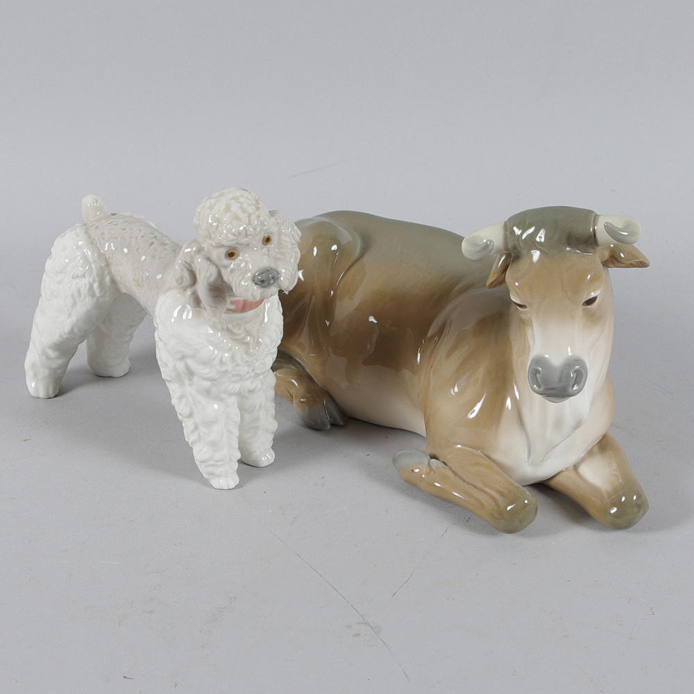 FIGURINER, 2 stycken, porslin, hund samt ko, Lladro.