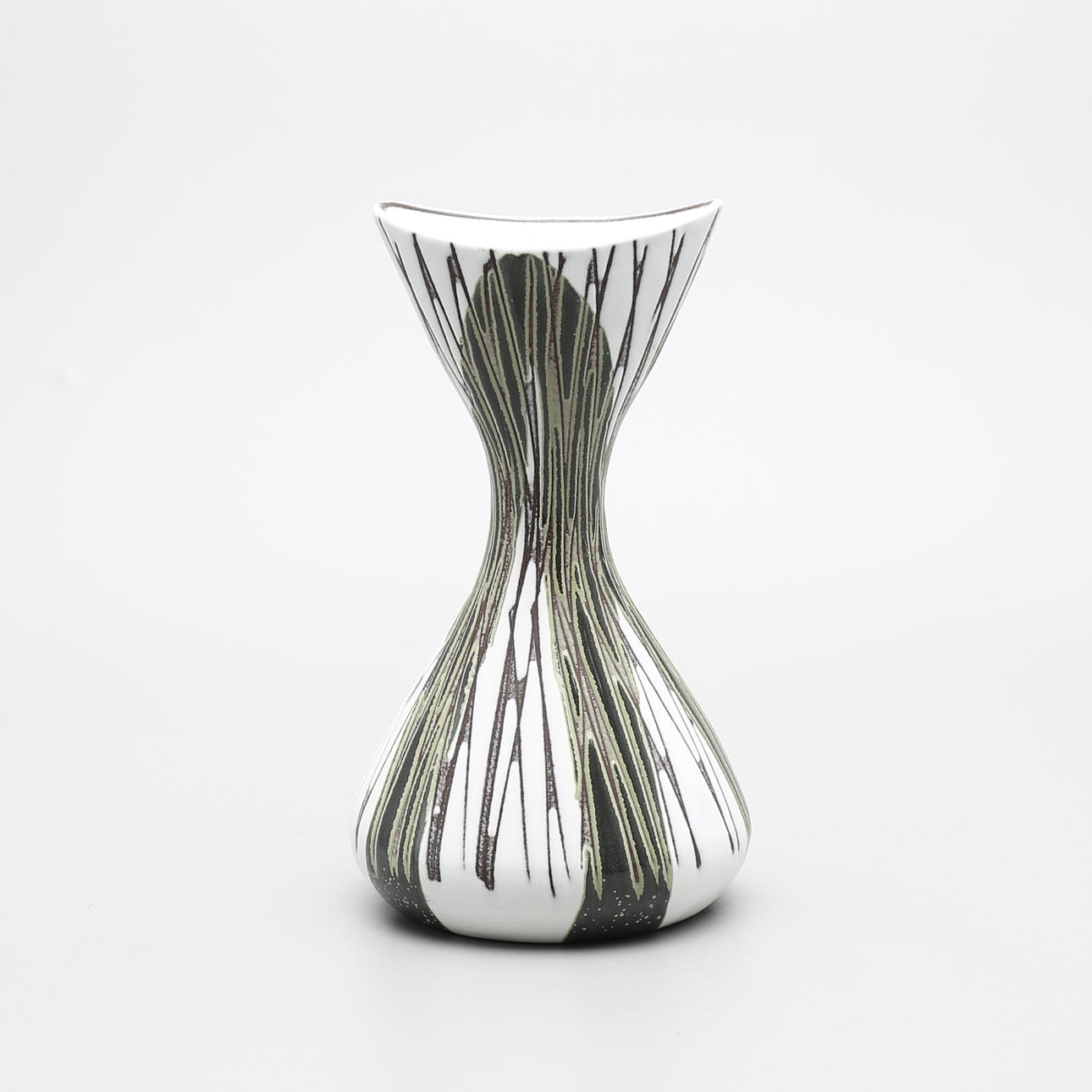 MARI SIMMULSSON. Vas, "Maj", Upsala-Ekeby.