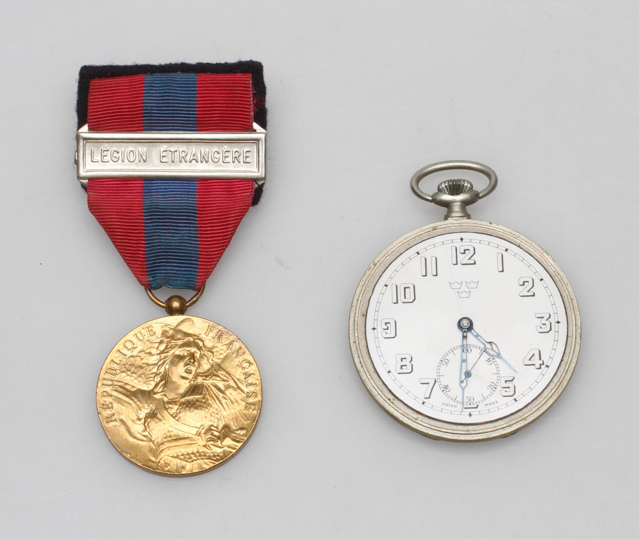 FICKUR, metall samt MEDALJ, Främlingslegionen, 1900-tal.