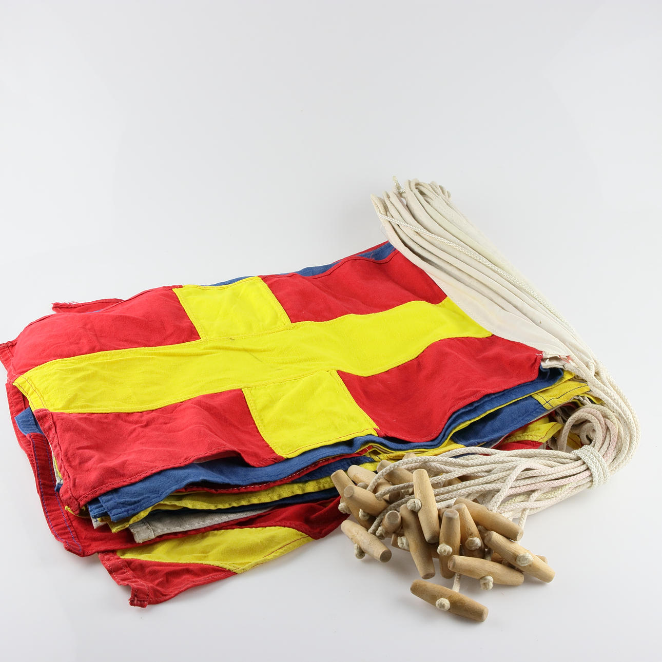 SIGNALFLAGGOR, 26 flaggor A-Z, till båt, bomullstyg.