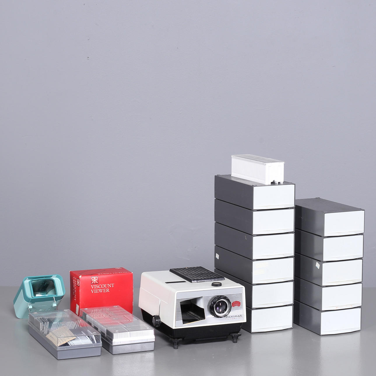 SLIDE PROJECTOR and ACCESSORIES, Braun Paximat.