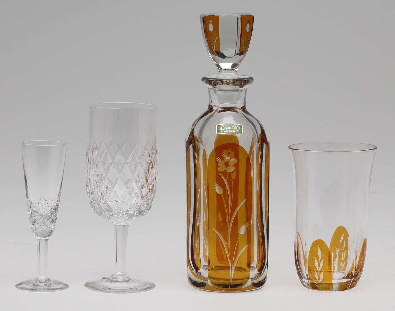 GLASSERVISDELAR, 19 delar, glas, Hovantorp och Orrefors.