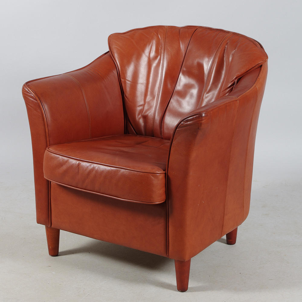 CLUBFÅTÖLJ, brunt skinn.