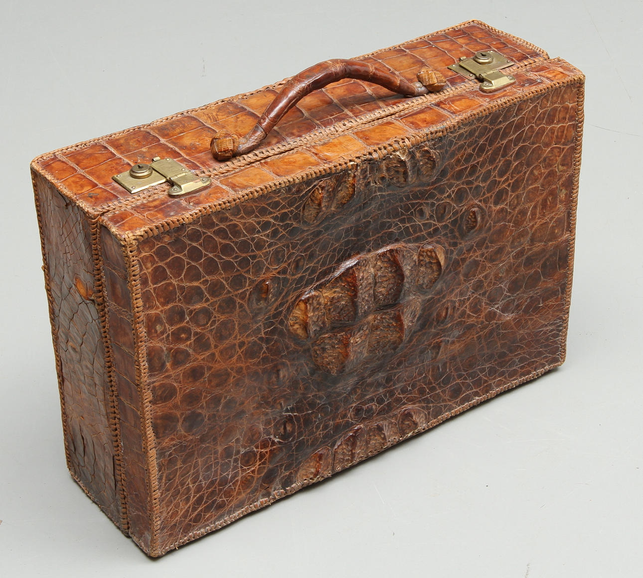 RESVÄSKA, krokodilskinn, första hälften av 1900-talet.