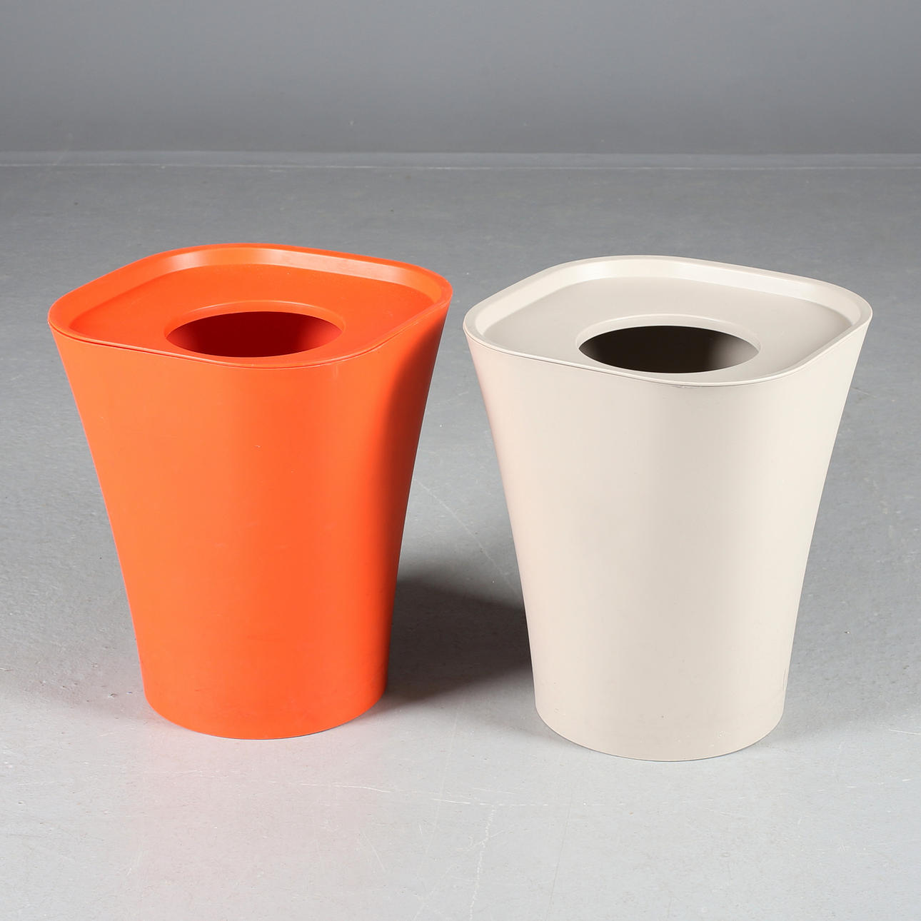JASPER MORRISON. Paper baskets, 2 pcs., "Magis Trash", 19/2000s.