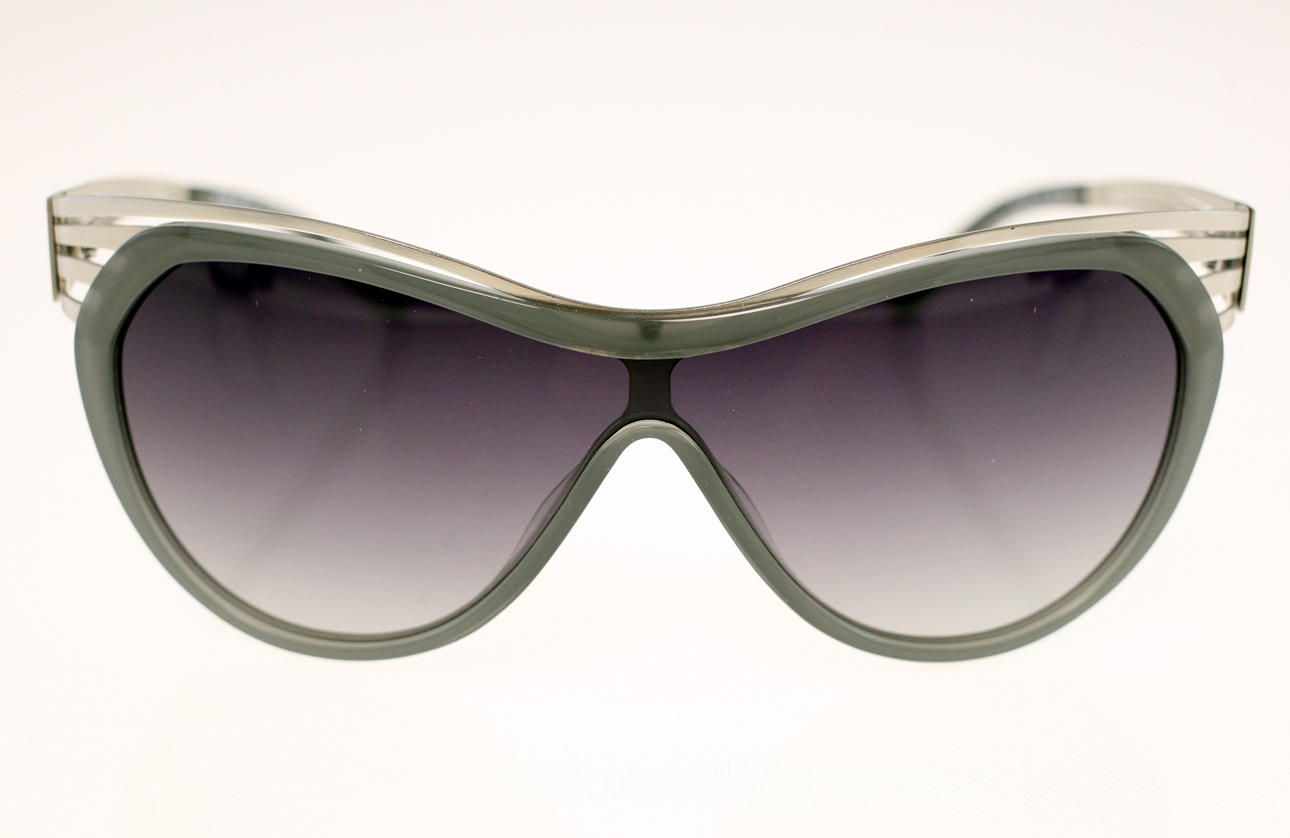 SOLGLASÖGON, "Thierry Mugler".