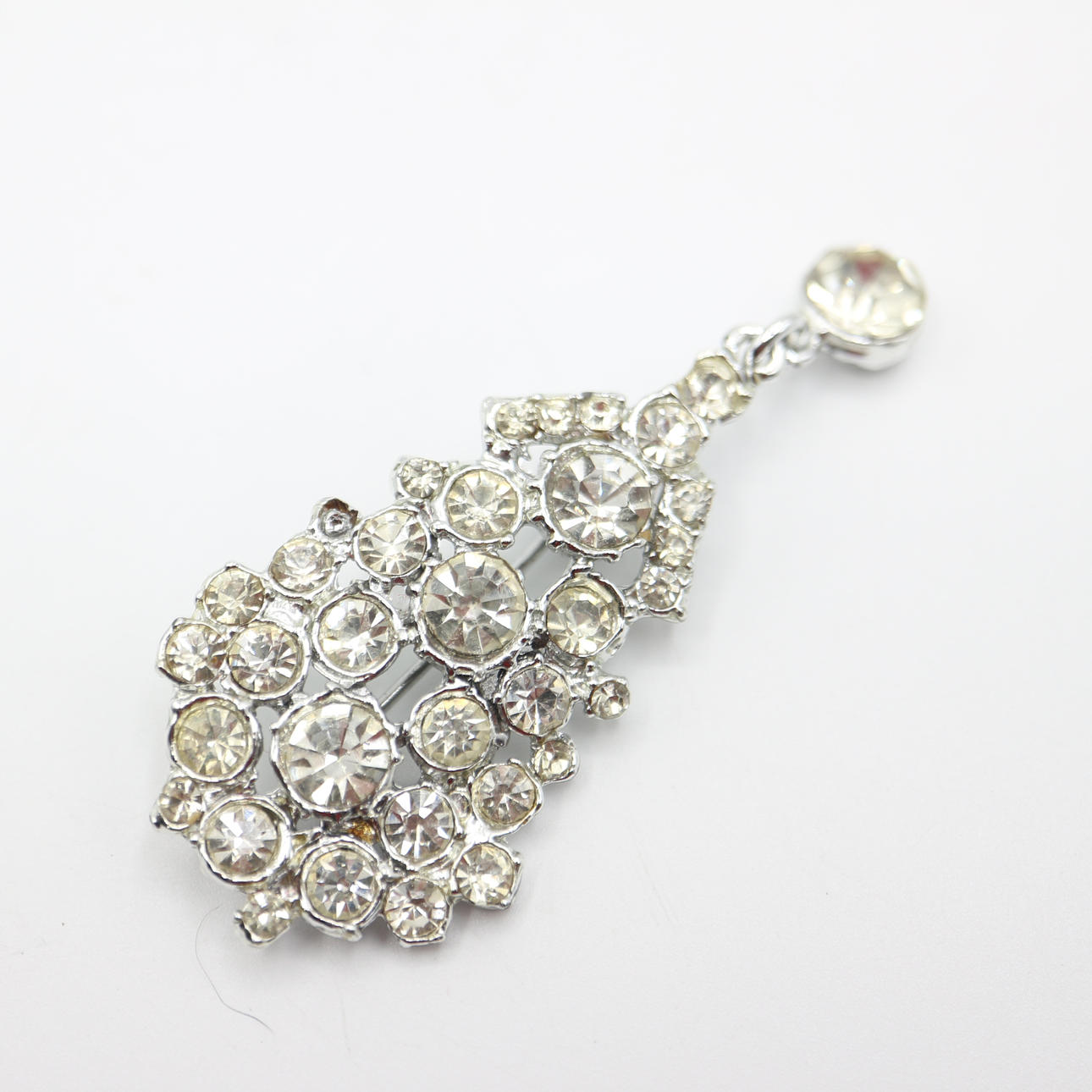 ART DECO BROOCH.