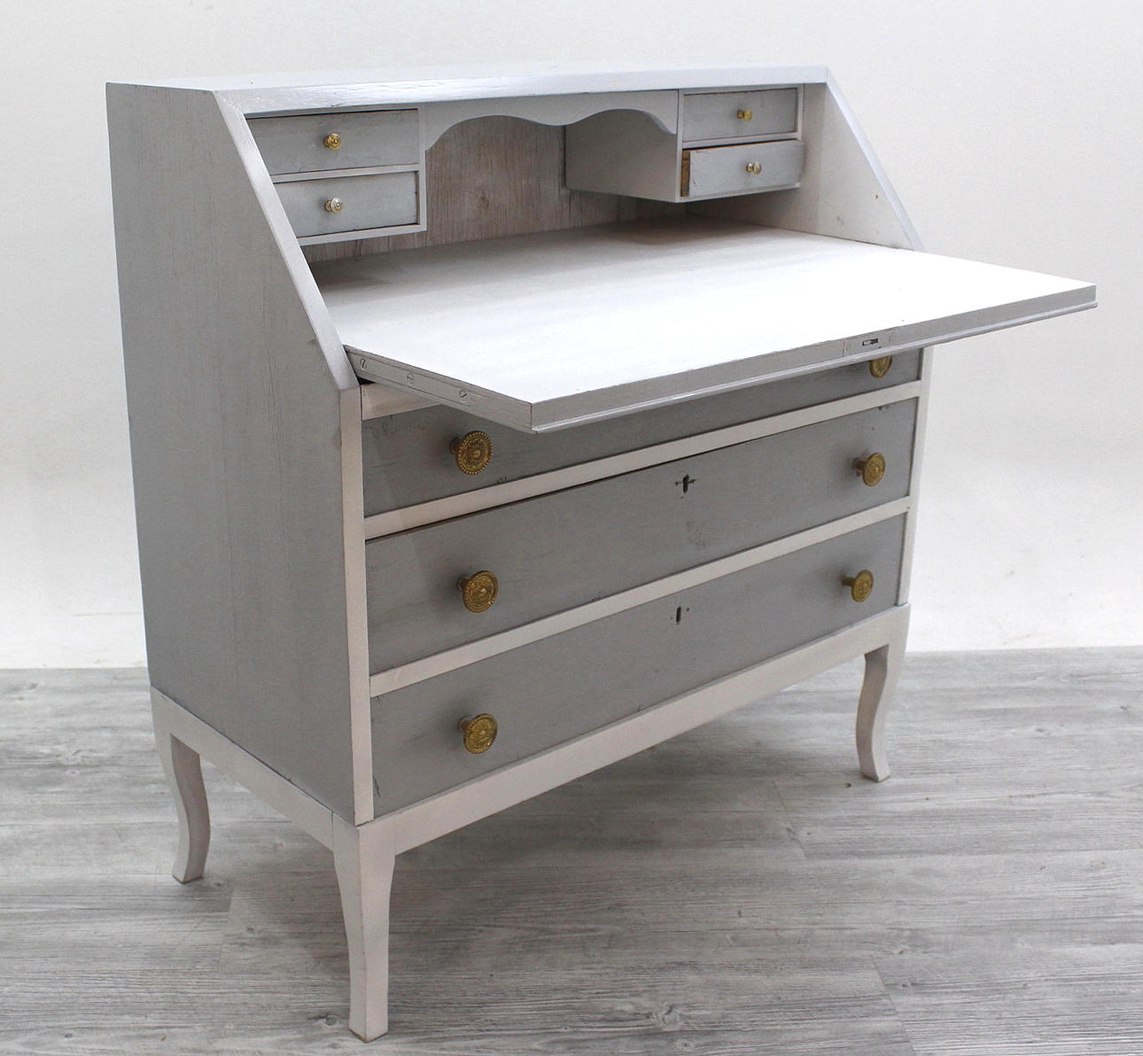 BYRÅ med snedklaff.