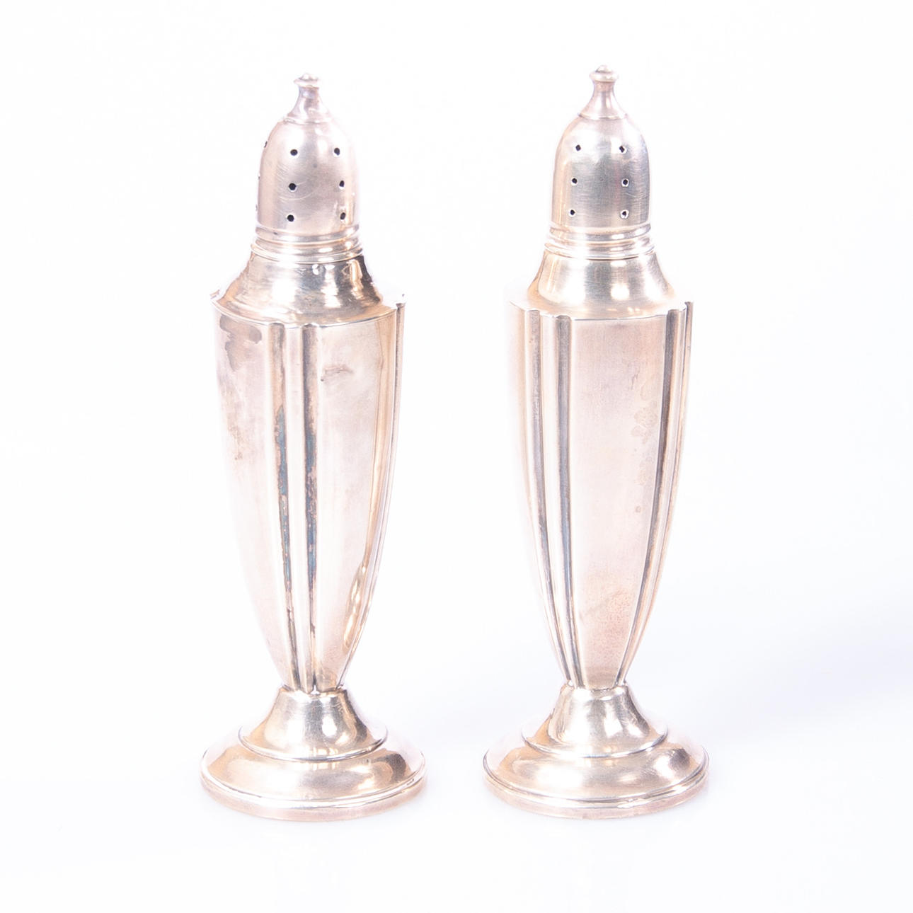 ART DECO. Sterling Silver, Salt & Peppar ströare.