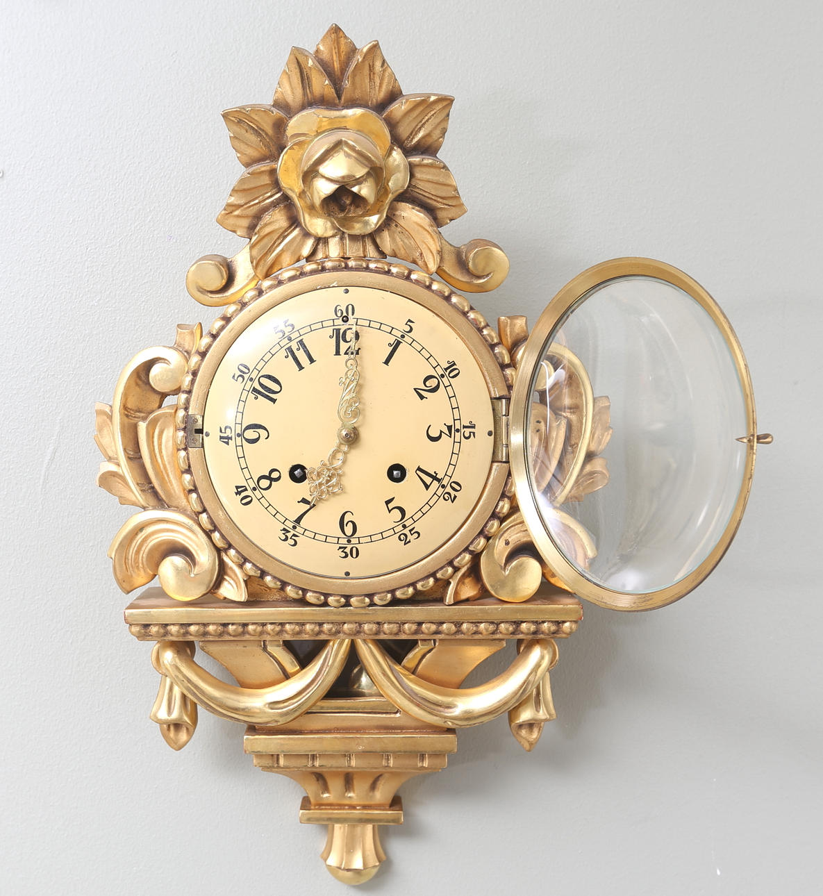 VÄGGPENDYL, Gustaviansk stil, med Lampetter.