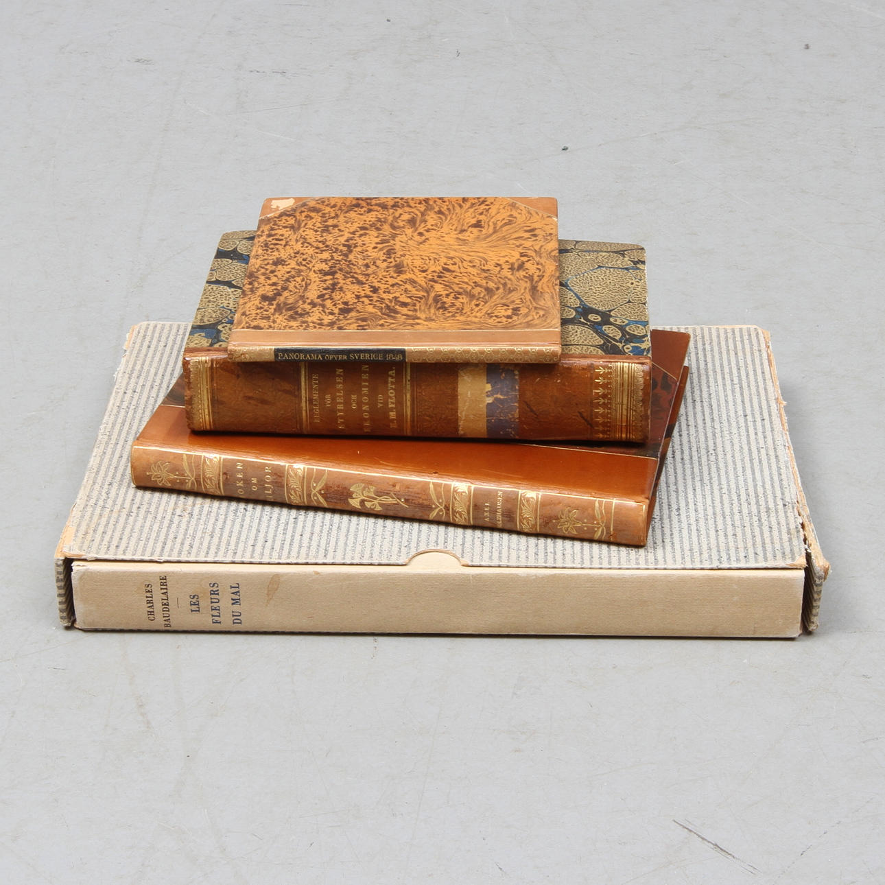 BÖCKER, 4 st, Bl a Axel Holzhausen - Boken om Liljor, Charles Baudelaire - Les Fleurs du Mal.