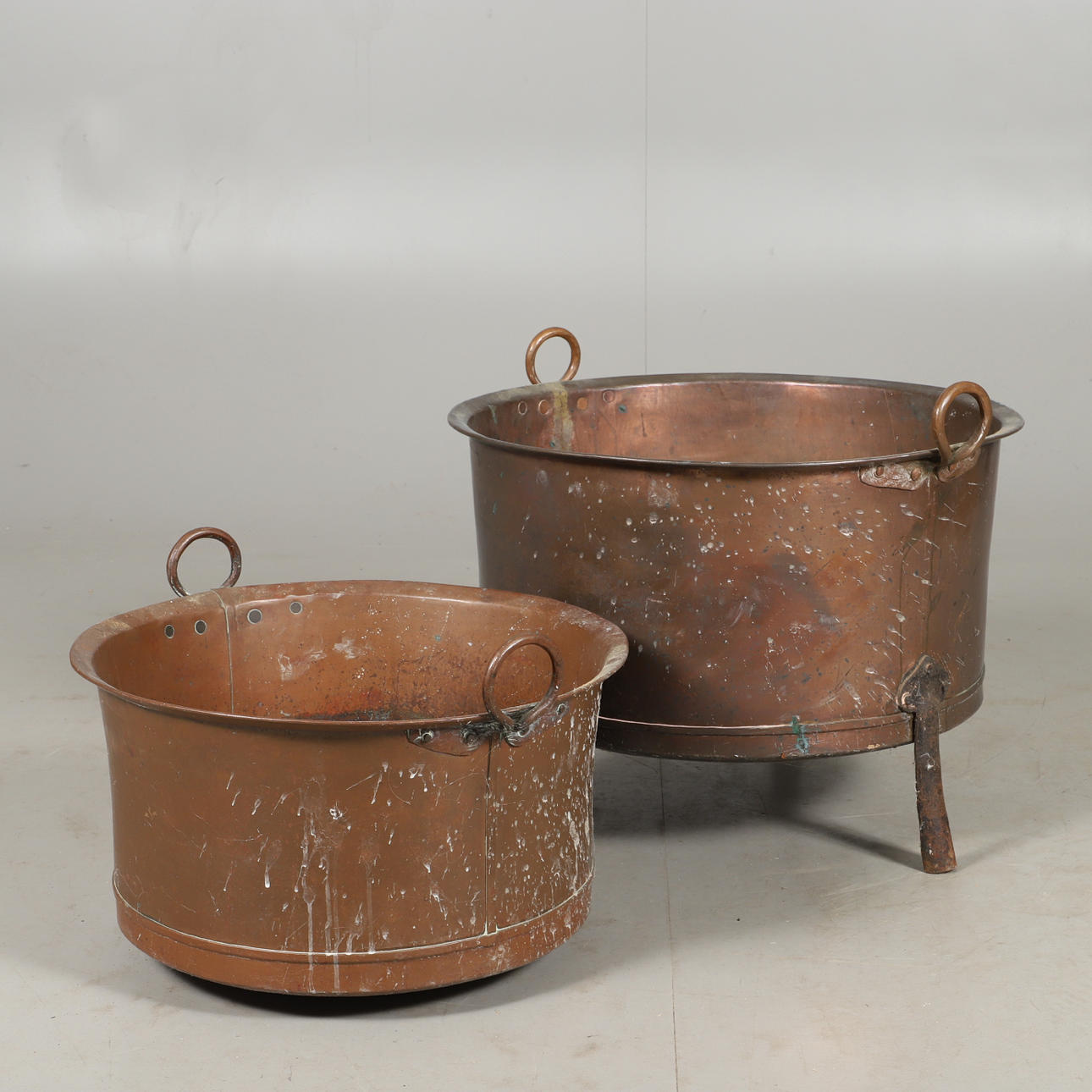 GRYTOR, 2 stycken, koppar, 1900-tal.