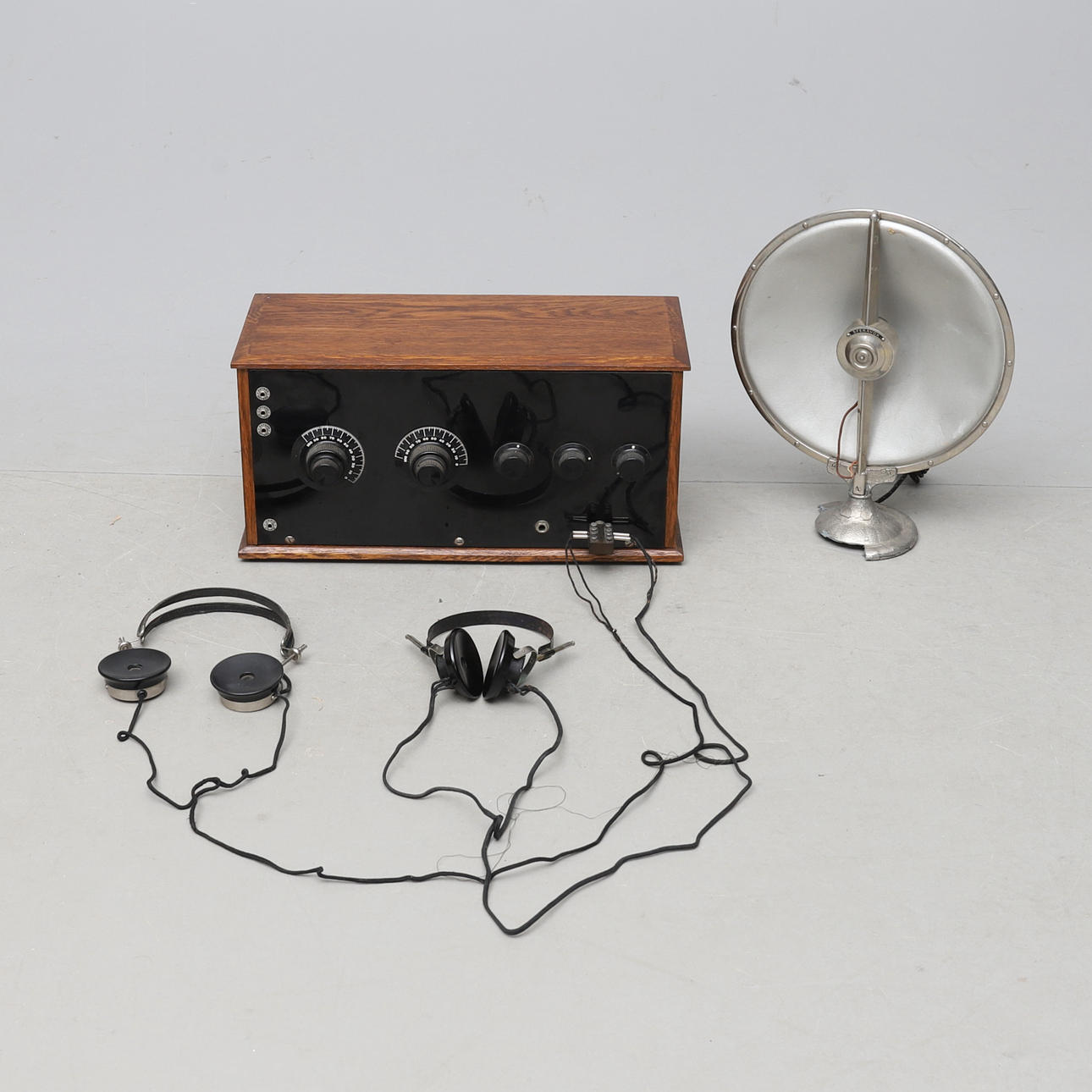 RADIO DEVICE, early 20th century.