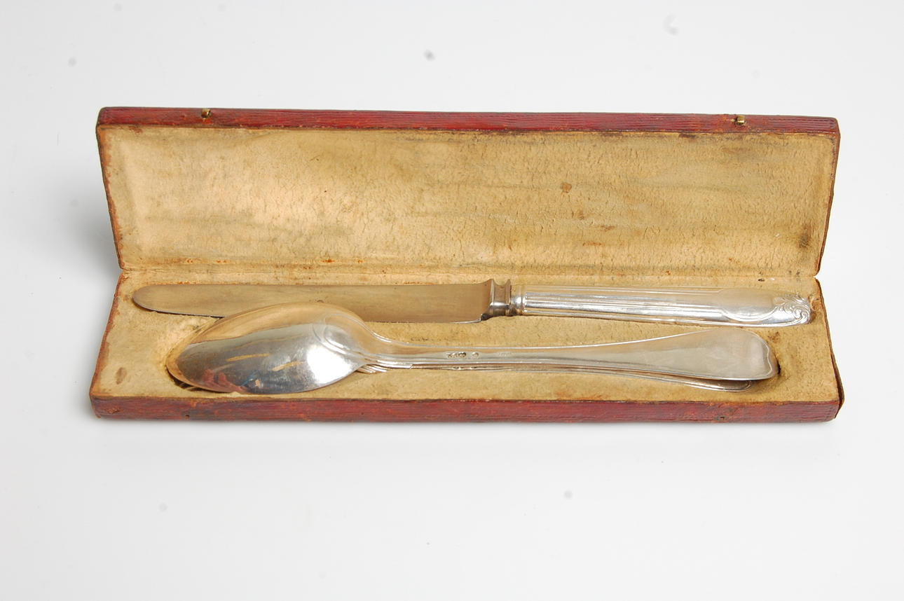 RESEBESTICK, i schatull, 2 delar silver, Stockholm, 1800-tal.